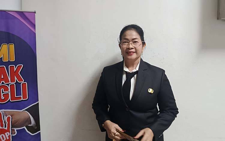 Yunalis, Srikandi Asal Tangkahen yang Kini Dipercaya Memimpin Dinas Sosial Palangka Raya