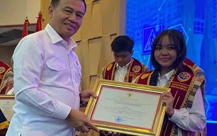 Siswi SMAN 1 Basarang Raih Juara I Pelajar Pelopor LLAJ Nasional 2026 Lewat Inovasi 'Talawang'