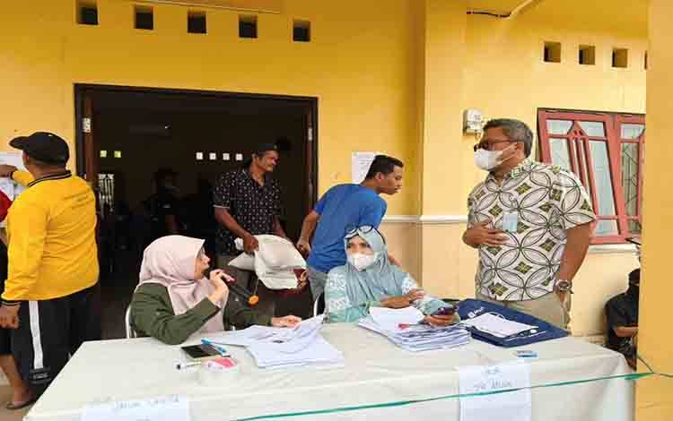 Bulog Salurkan Bantuan Pangan untuk 2.262 Penerima di Kelurahan Palangka