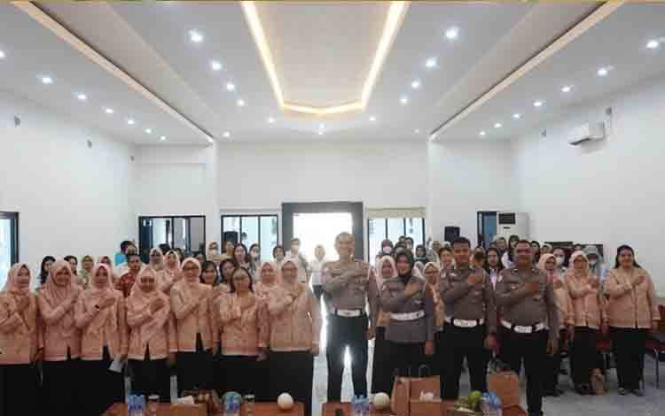 Perempuan DWP Dinas TPHP Kalteng Didorong Jadi Pelopor Keselamatan Berlalu Lintas