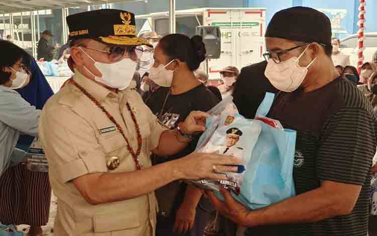Pemprov Kalteng Salurkan Bantuan Pangan Warga Terdampak Karhutla di Kalampangan