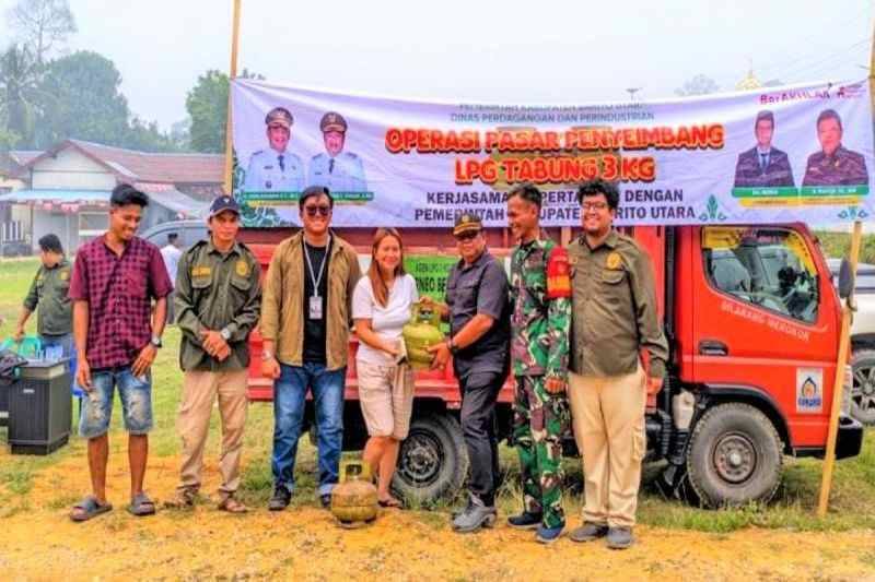 Disdagrin Barito Utara Gelar Pasar Penyeimbang LPG 3 Kg di Pelosok Teweh Timur