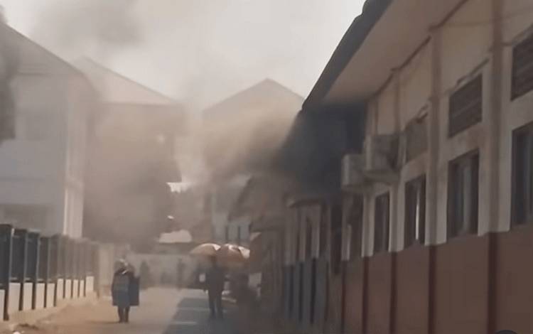 Bangunan Sekolah Ma'had Aly Darussalam Martapura Terbakar