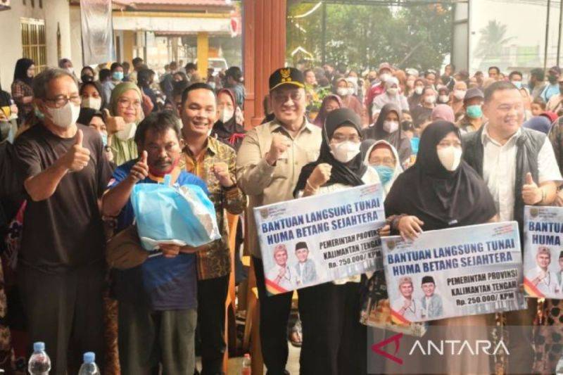 Karhutla Ganggu Perekonomian Warga, Pemprov Kalteng Salurkan 2.000 Paket Sembako di Murung Raya