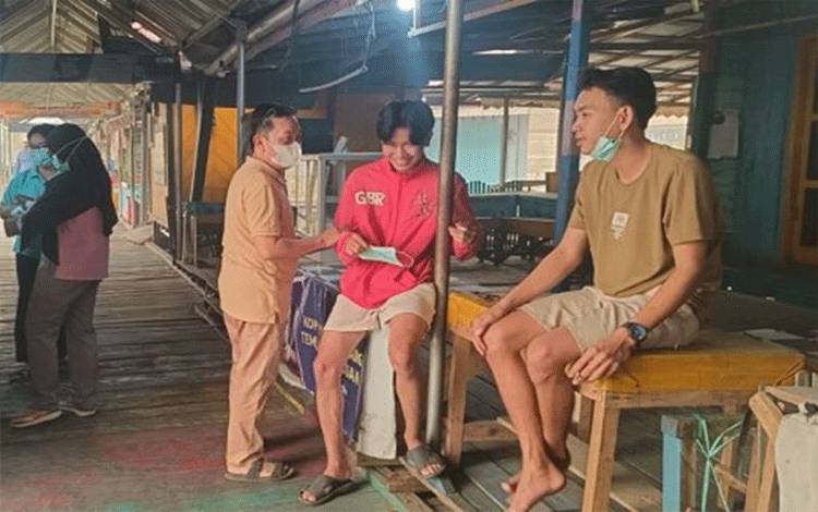 Dinkes Palangka Raya Bagikan 10.000 Masker Tekan Dampak Kabut Asap