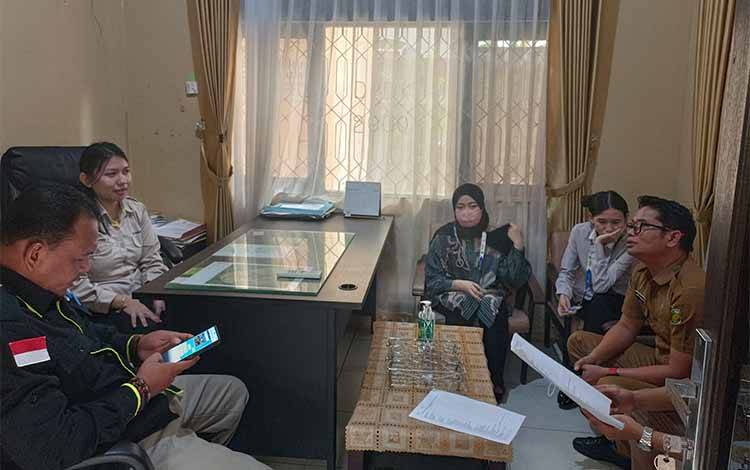 Oknum Pegawai Kelurahan Menteng Diduga Pungli, Uangnya Dibelikan Rokok