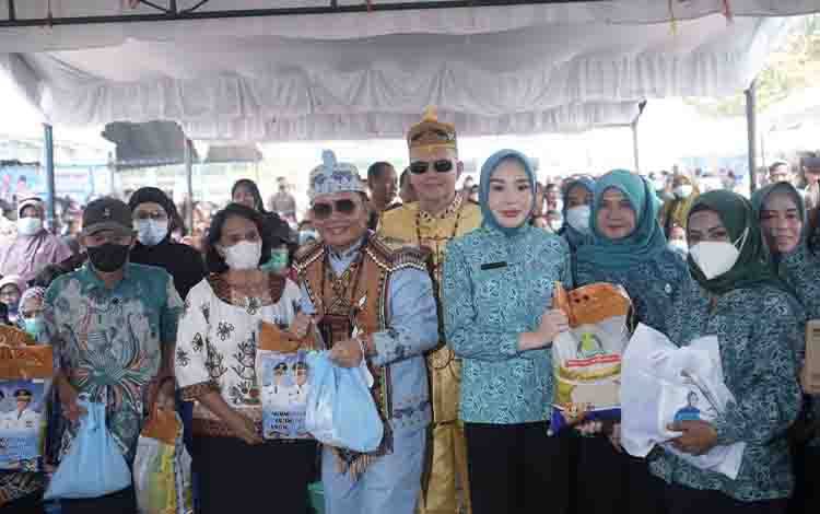 Gubernur Kalteng Salurkan 6.000 Paket Sembako ke Warga Barito Selatan