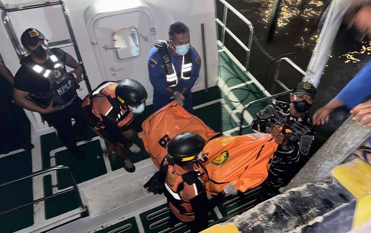 Nelayan Temukan Jasad Mengapung di Perairan Kumai Diduga Korban KM Virgo Transport 8