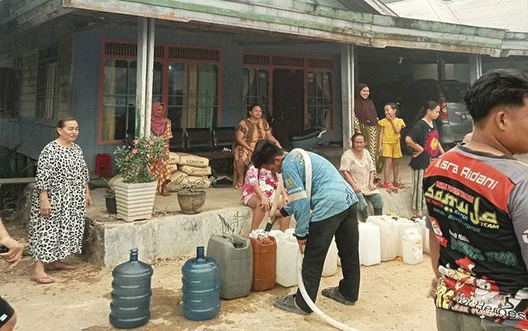 Pemprov Kalteng Salurkan 86.200 Liter Air Bersih ke Enam Wilayah Terdampak Kekeringan
