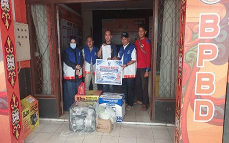 Hiswana Migas Serahkan Bantuan Alat Pemadam Karhutla ke BPBD Kotim