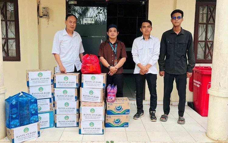 SMAN 1 Kota Besi Salurkan Bantuan Logistik Tim Karhutla
