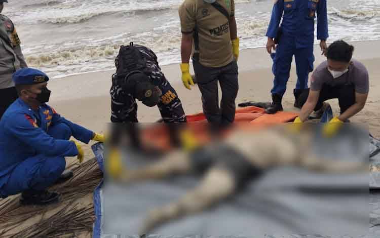 Jasad Laki-laki Diduga Korban KM Virgo Transport 8 Ditemukan di Pantai Lunci Sukamara
