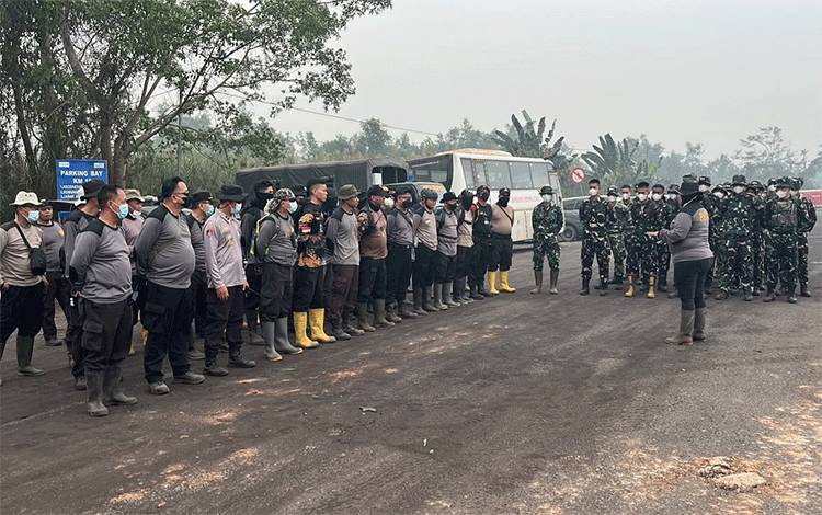 Personel Gabungan Dikerahkan Padamkan Karhutla di Juru Banu, Api Mengarah ke Kalsel