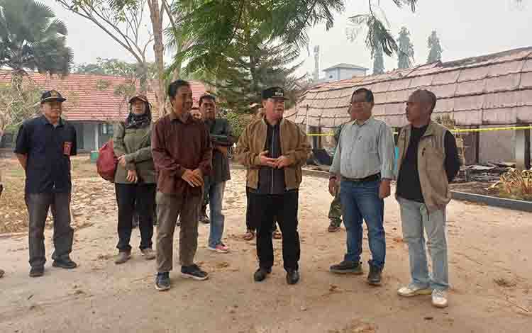 Bupati Kotim Tinjau Kebakaran SMAN 1 Cempaga, Belajar Tetap Diupayakan Berjalan