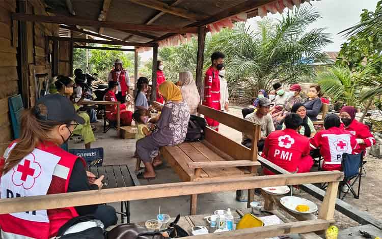 Kabut Asap Karhutla, PMI Kobar Buka Layanan Kesehatan di Trans KM 20 Sepingit