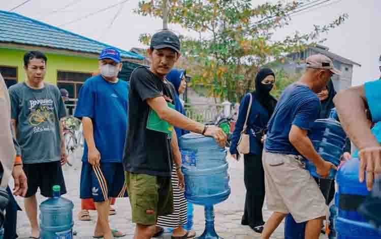 MDMC Salurkan Bantuan Air Bersih untuk Warga Terdampak Kemarau di Mambulau Kapuas Hilir