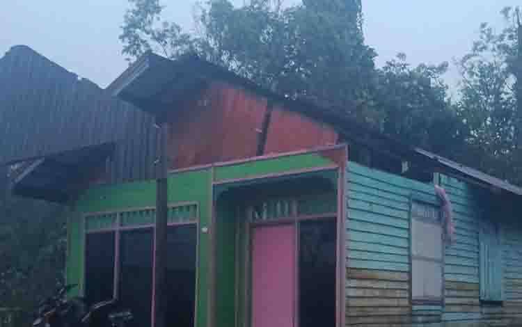 Angin Puting Beliung Rusak 1 Rumah Warga di Anjir Kalampan Kapuas Barat