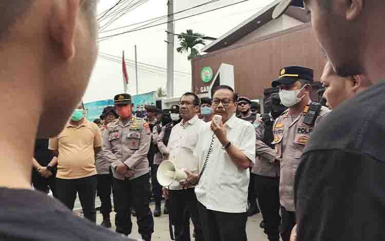 Karhutla Bayangi Produksi CPO Domestik dan Global