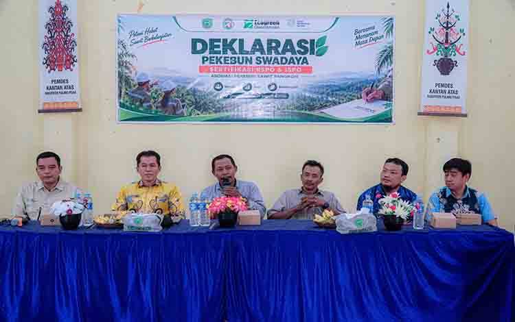 SSMS dan Ecogreen Serahkan Peralatan Pemadam untuk Pekebun Pangkoh