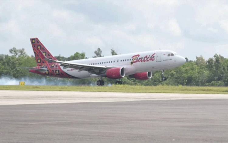 Penerbangan di Bandara Iskandar Pangkalan Bun Tertunda Dampak Kabut Asap