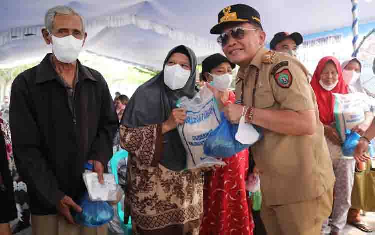 Kabut Asap Pengaruhi Aktivitas Warga, Bantuan Pemprov Kalteng Lanjut Disalurkan di Kereng Bangkirai