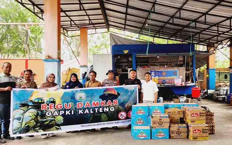 GAPKI Kalteng Salurkan Bantuan Logistik untuk Penanganan Karhutla di Kotawaringin Barat