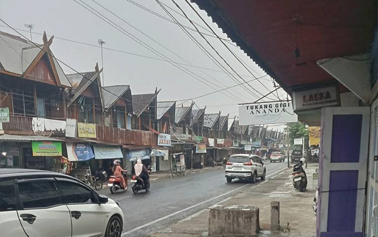 Hujan Singkat Sambangi Kuala Kapuas, Kabut Asap Mulai Menipis Menjelang Sore