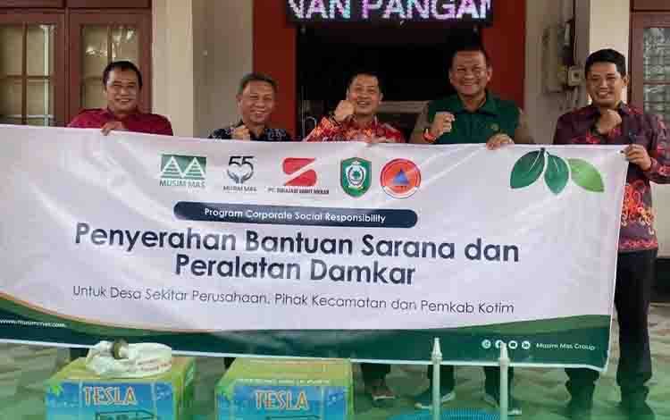 DPKP Kotim Terima Bantuan Damkar dari Musim Mas  
