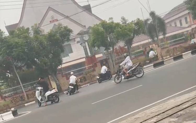 Balap Liar Muncul Lagi Usai Salat Jumat di Jalan Ahmad Yani Kapuas