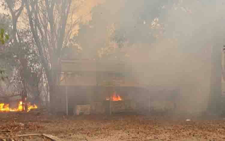 Karhutla Bakar Kantin SMAN 1 Sungai Tabuk, Api Terkendala Titik Air