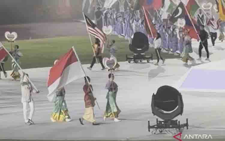 Atlet Tenis Meydiana Laviola Bawa Merah Putih di Penutupan Asian Games