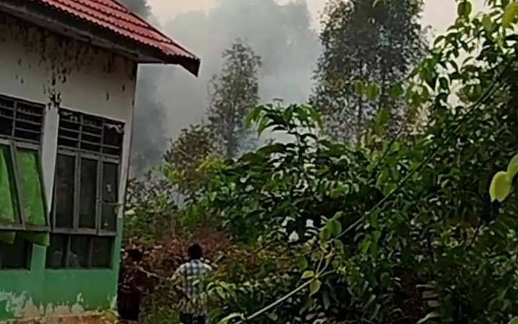 Karhutla Ancam SMAN 1 Basarang, Api Hanya Berjarak Beberapa Meter dari Sekolah