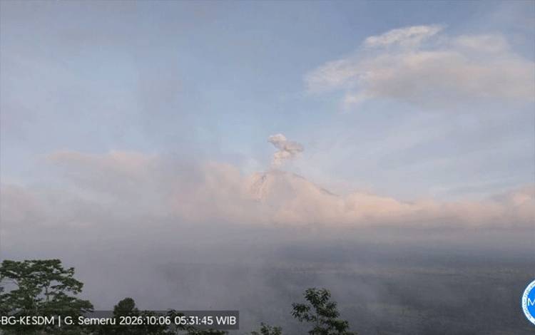 Gunung Semeru Erupsi dengan Tinggi Letusan 900 Meter