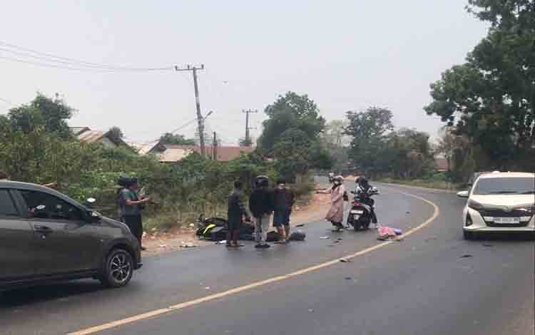 Laka Maut di Kapuas, Motor dan Truk Berbenturan dari Arah Berlawanan