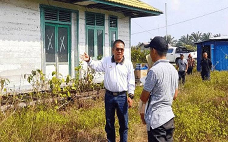 Kadis Kesehatan Seruyan Pantau Penentuan Lokasi Rehab Pustu Mekar Indah dan Tanjung Hanau