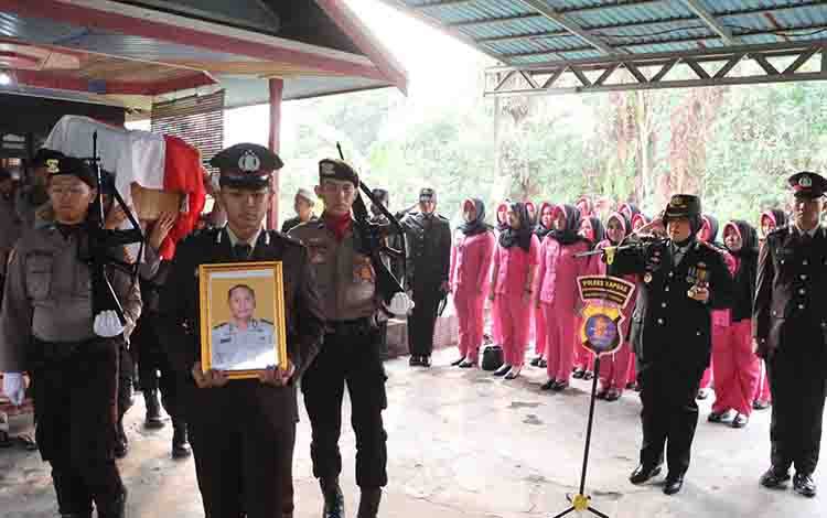Aiptu Hadi Juarsah Gugur saat Patroli di DAS Kapuas, Dimakamkan Secara Kedinasan di Palingkau
