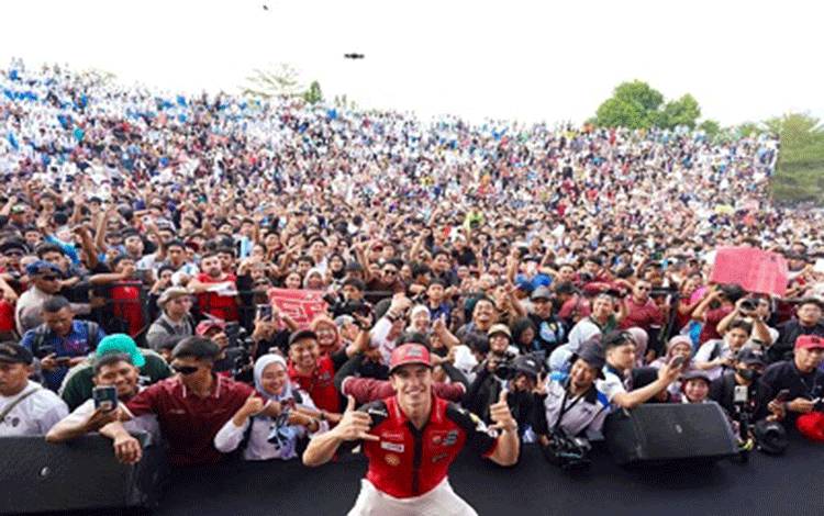 Marc Marquez dan Pembalap MotoGP Disambut Ribuan warga Mataram