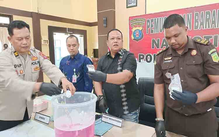 Polres Seruyan Musnahkan 599 Gram Sabu
