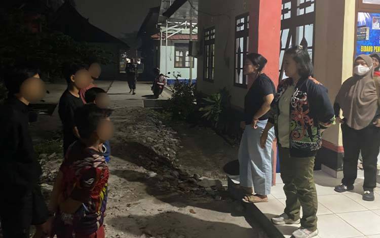 Satpol PP Kotim Amankan 5 Remaja Mabuk Miras dan Lem Foxdi di Stadion 29 November Sampit