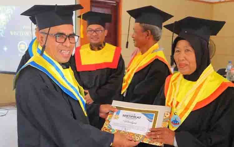Wisuda Sekolah Lansia Seruni Ceria, Begini Kata Bupati Seruyan