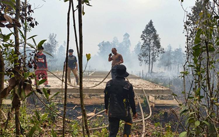 Karhutla Desa Lebo Bartim Bakar 2 Hektare, Api Menjalar di Semak dan Lapisan Gambut
