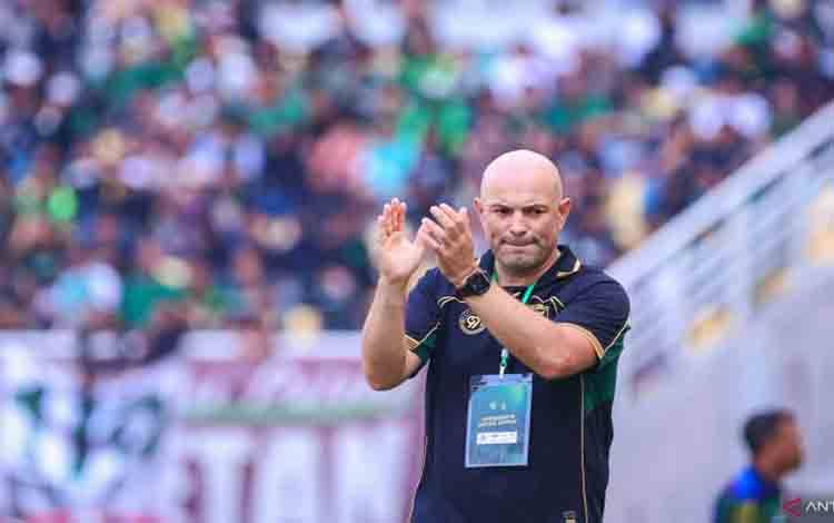 Tavares Tegaskan Persebaya Surabaya Bidik Hasil Positif