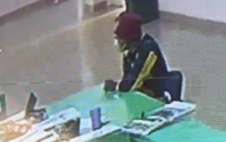 Aksi Pria Terekam CCTV Curi Tas Pegawai RSUD Murjani Sampit, HP-Laptop Raib Kerugian Rp30 Juta