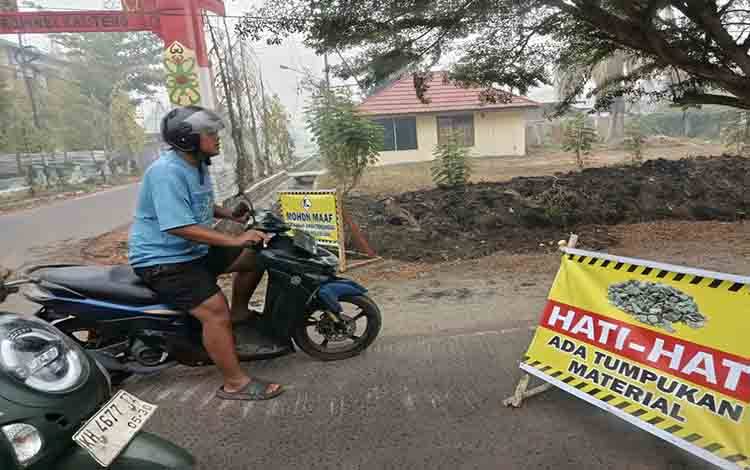 Parit Jalan G. Obos Induk Diperbaiki, DPRD Minta Warga Waspada dan Awasi Kualitas Bangunan