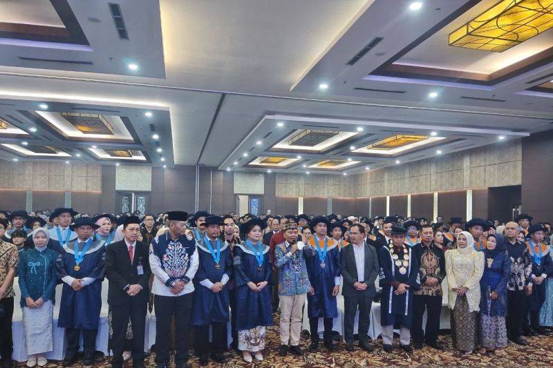 Lulusan UMPR Diminta Berkontribusi untuk Masyarakat dan Pembangunan Kalteng