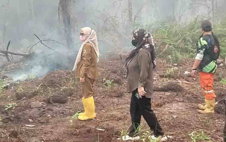 Lurah Kalampangan Lakukan Peninjauan Lokasi Karhutla