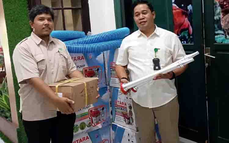 CBI Group Bantu BBM dan 30 Alat Pemadam untuk Penanganan Karhutla TNTP