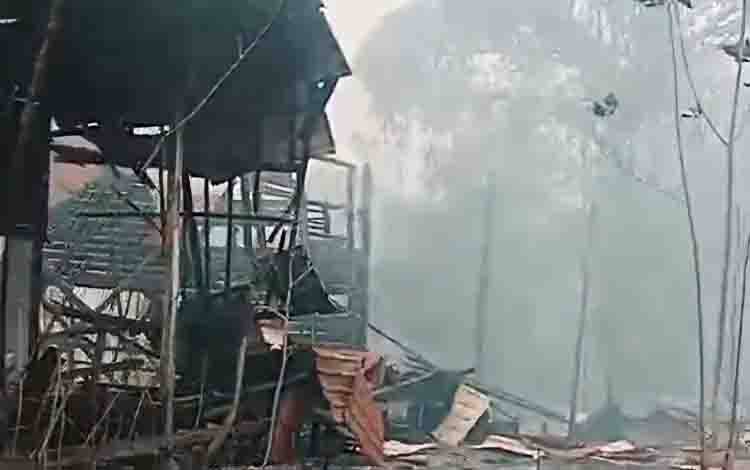 Bangunan Eks SMKN 1 Bukit Santuai Ludes Terbakar Akibat Karhutla