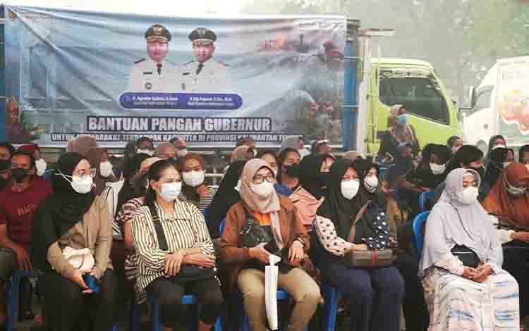 Terus Bergulir, Giliran Masyarakat Kelurahan Menteng Terima Bantuan Pangan dan KHBS