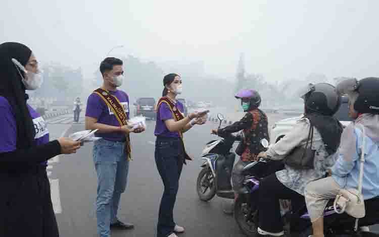 Aksi Nyata Jagau dan Nyai Kalteng: Masker dan Vitamin Dibagikan di Palangka Raya